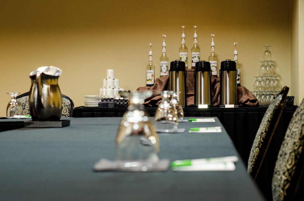 Holiday Inn Pewaukee Milwaukee West by IHG - photo 24