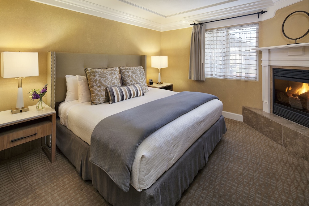 Pelican Inn & Suites - photo 4