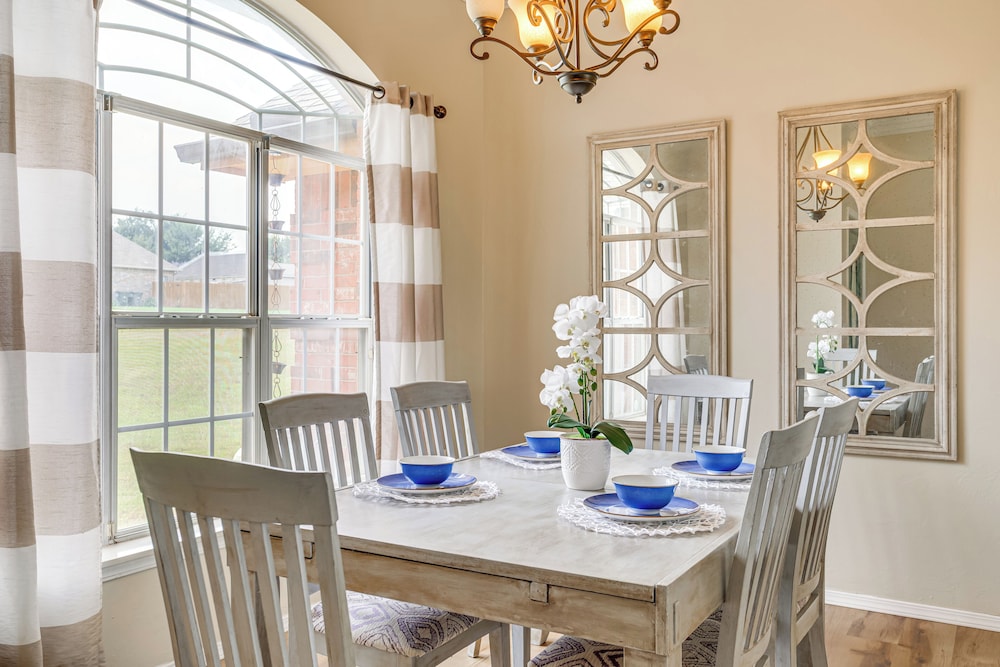 Less Than 1 Mi to Oak Tree National Cozy Getaway in Edmond, United States