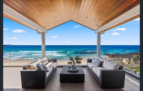 Sea View Absolute Beachfront Shellharbour — Shellharbour