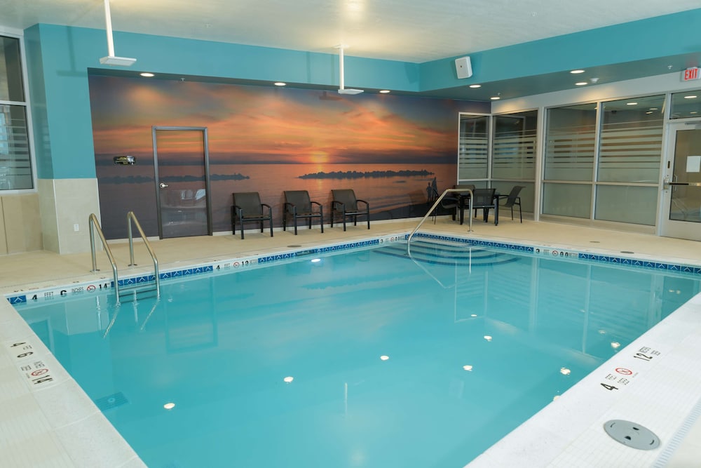 Hampton Inn & Suites Erie Bayfront - photo 36