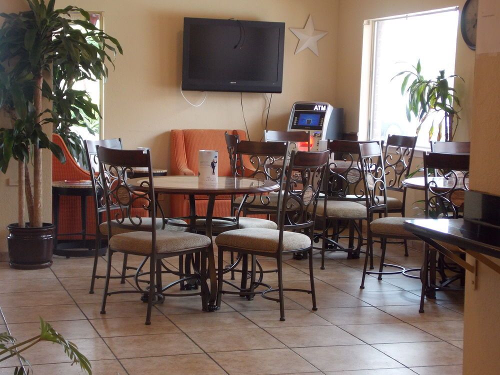 Travelodge San Antonio Downtown - photo 2
