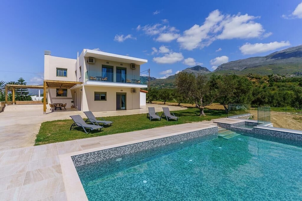 Terra Divina — 4-Star Luxury Hotel in Agios Vasileios, Greece