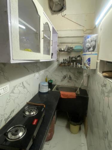2 Bdrm Apartment With Kitchen And Ac Parking