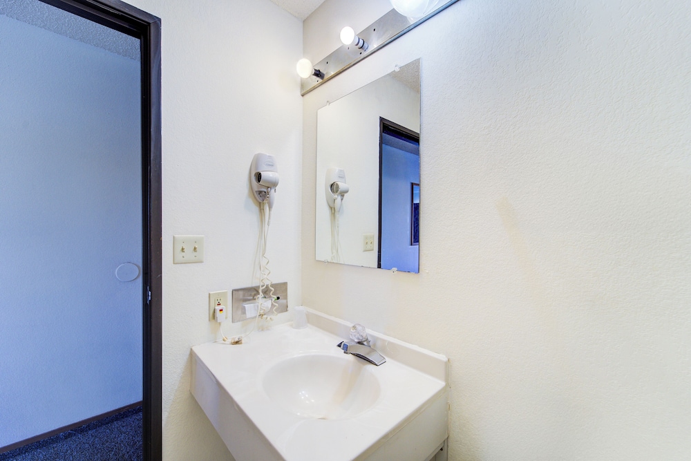 Capital O Amerihost Inn and Suites Kingdom City Hwy 54 MO - photo 50
