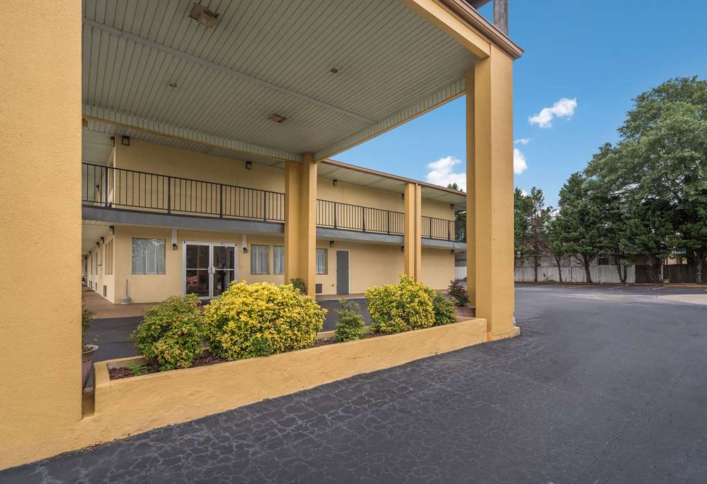 Econo Lodge Thomaston - photo 3