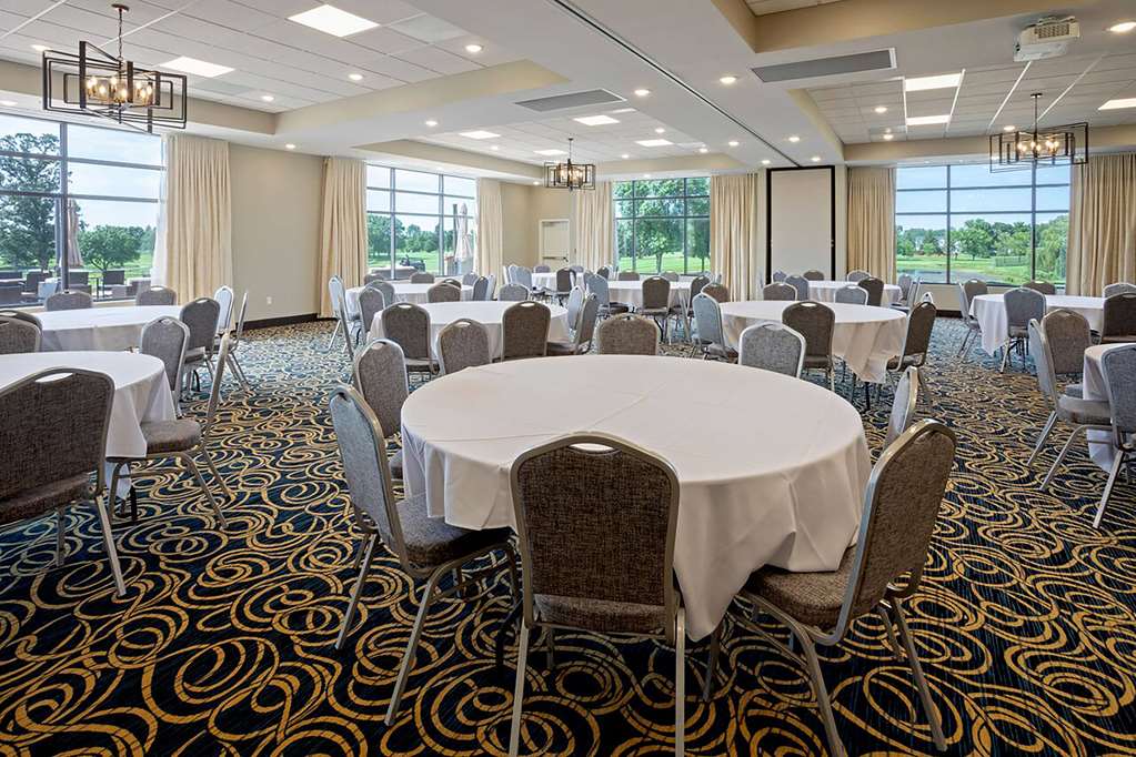 Little Crow Hotel & Conference Trademark by Wyndham - photo 15