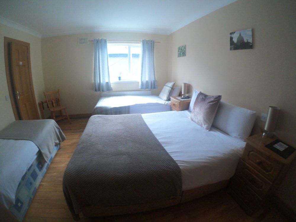 The Foggy Dew Inn in Loch Garman, Republic of Ireland