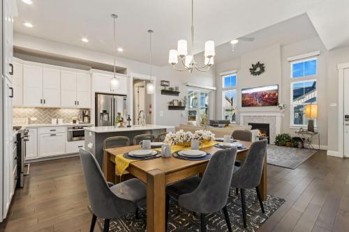 Colorado Modern Retreat with King Beds Pickleball in Loveland, United States