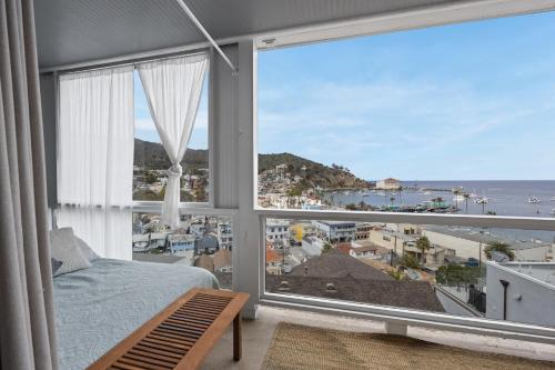 108 Middle Terrace #2 by Catalina Island Vacation Rentals — 4-Star Luxury Hotel in Avalon, United States