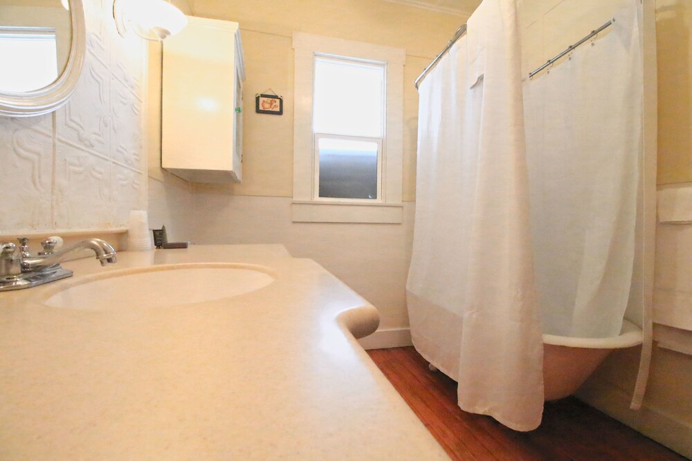 Peach Tree Inn & Suites - photo 47