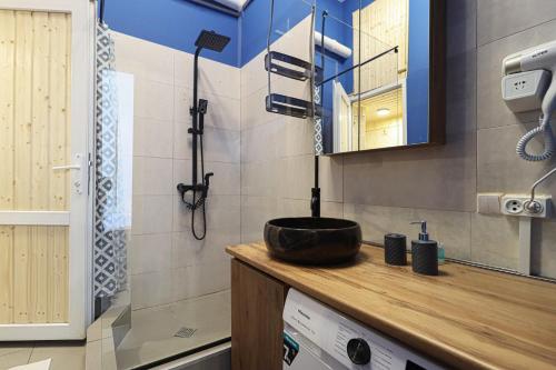 Stylish 1BR Apartment in Tbilisi By Wehost