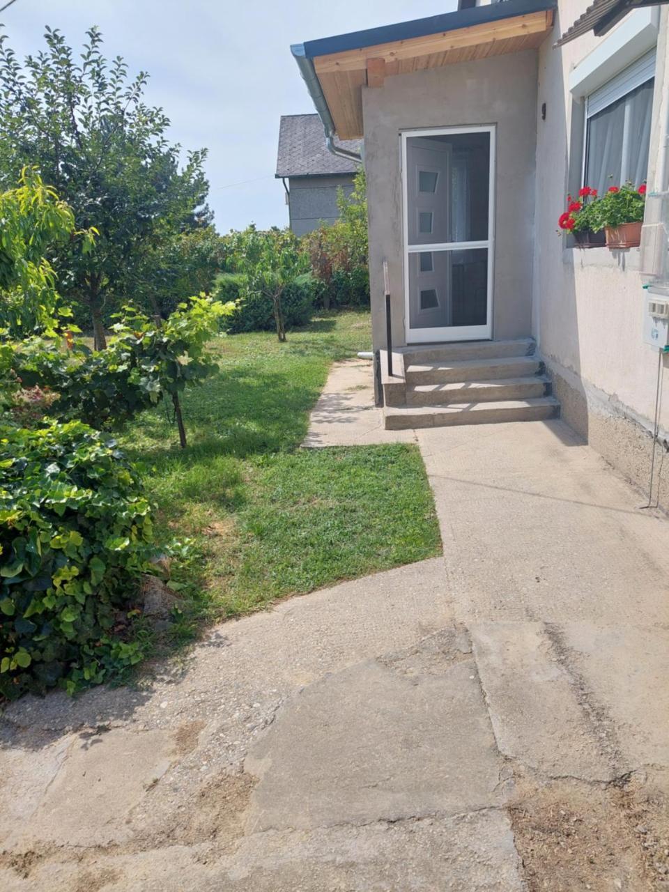 Jani vendégház Ground floor & Apartman in Balatonfured, Hungary