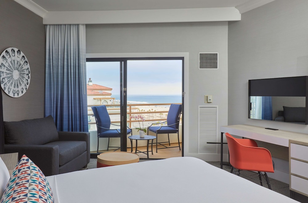 The Waterfront Beach Resort A Hilton Hotel - photo 47