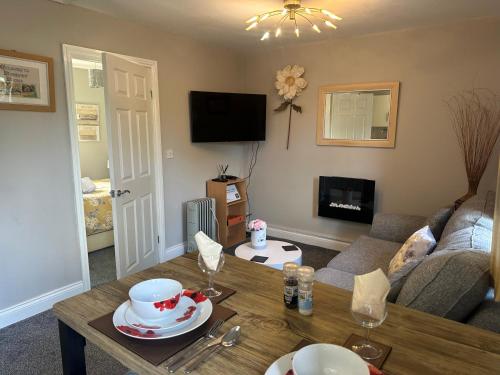 Lesbury Lodge with hot tub — 4-Star Luxury Hotel in Alnwick, United Kingdom