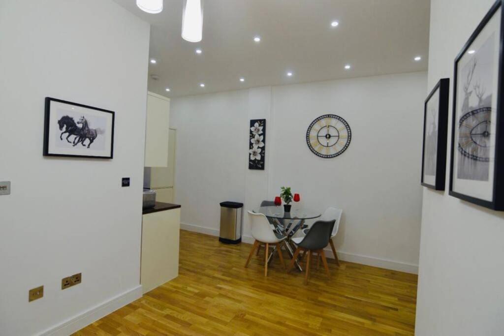 Cosy Central Self Contained Flat by CozyNest