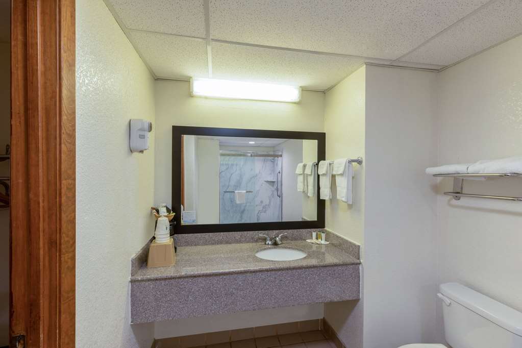Super 8 by Wyndham Seguin - photo 14