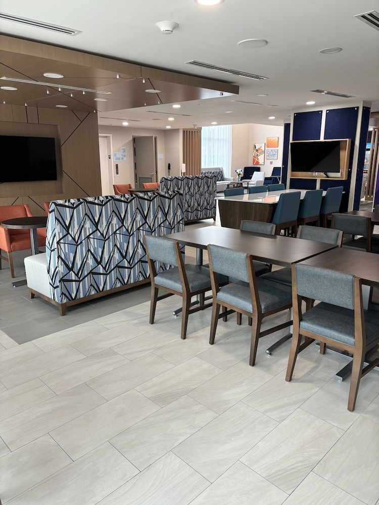 Holiday Inn Express & Suites Wilson I 95 By IHG - photo 36