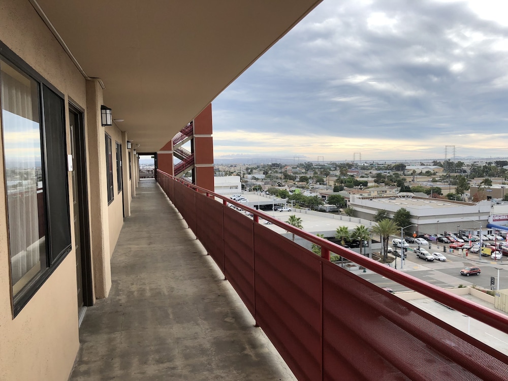 Ramada by Wyndham San Diego National City - photo 72