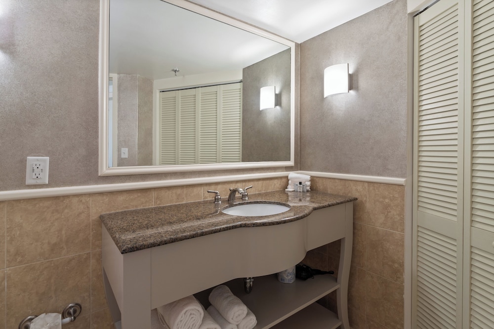 Crowne Plaza Executive Center Baton Rouge by IHG - photo 17