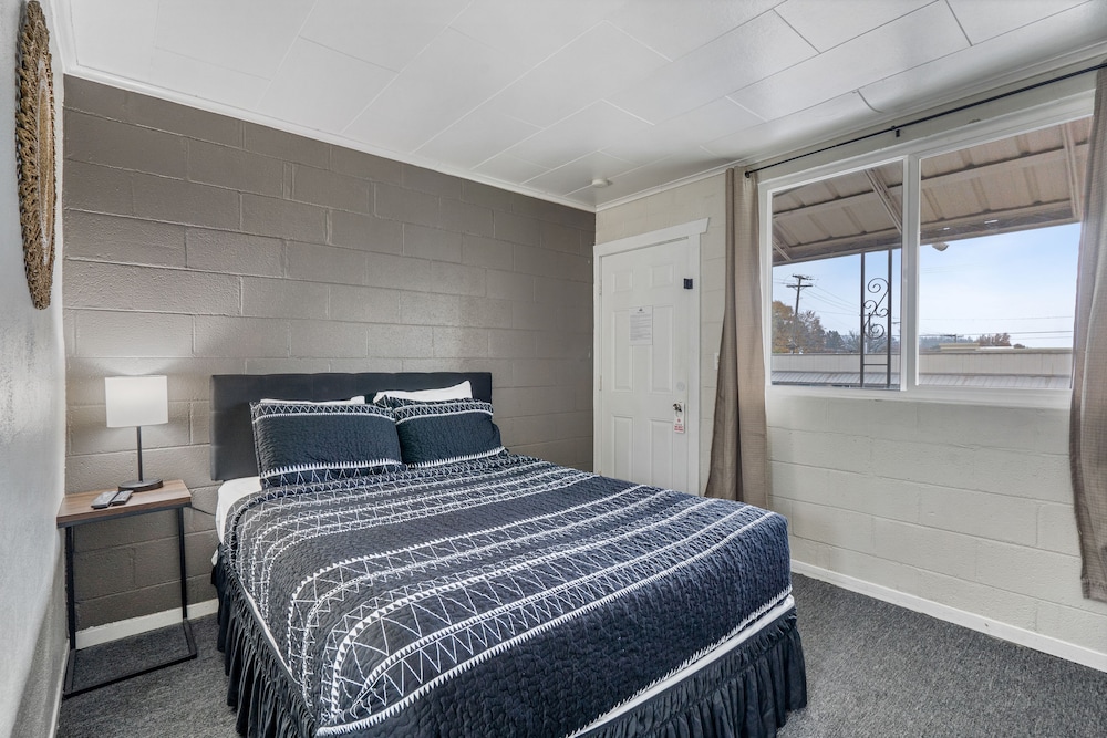 Selkirk Motel - photo 25