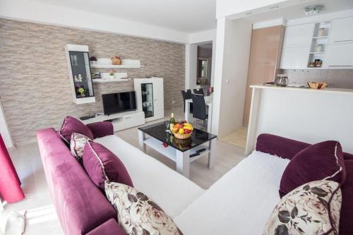2 Bedroom Modern Luxury Family Retreat — 4-Star Luxury Hotel in Petrovac Na Moru, Montenegro