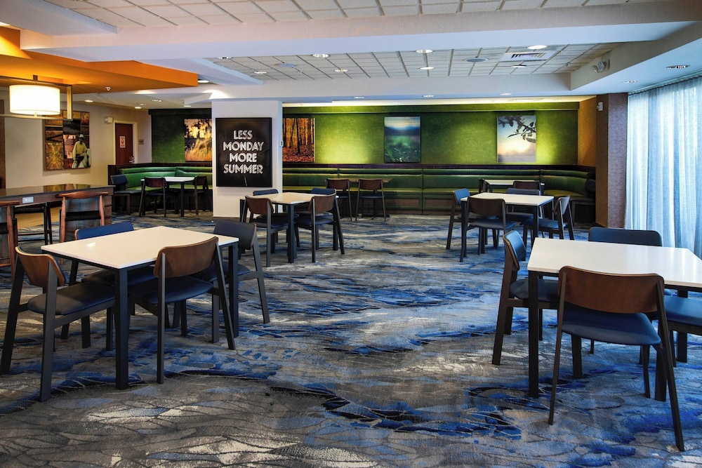 Fairfield Inn & Suites Valdosta - photo 18
