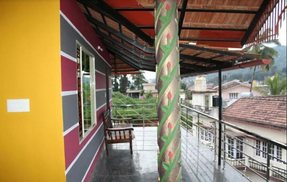 Iroomz Sri Vinayaka Comforts - carbon neutral hotel in Virarajendrapet