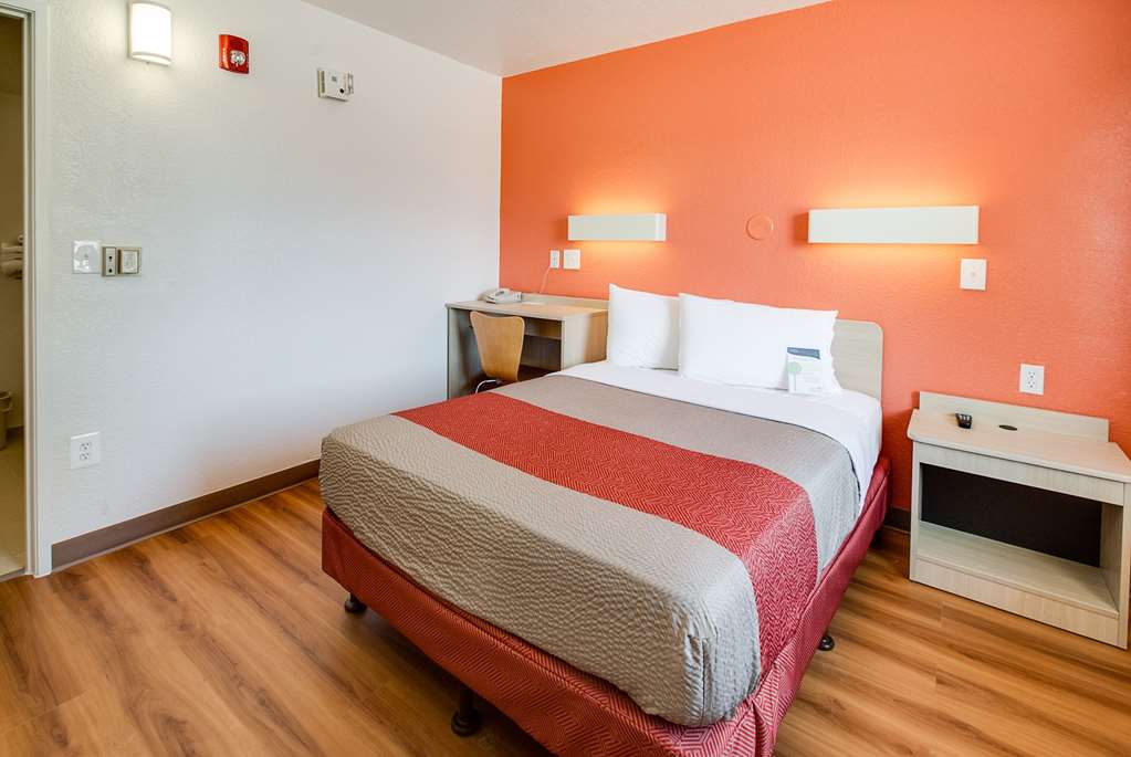 Motel 6 Lenexa KS Kansas City Southwest - photo 14