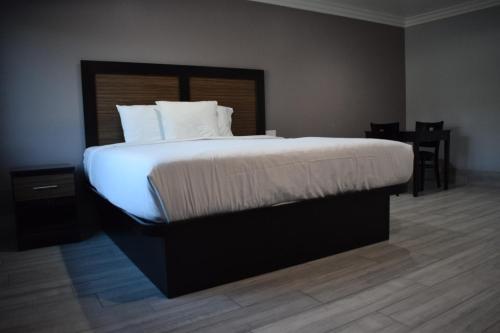 Willow Tree Inn & Suites - photo 12