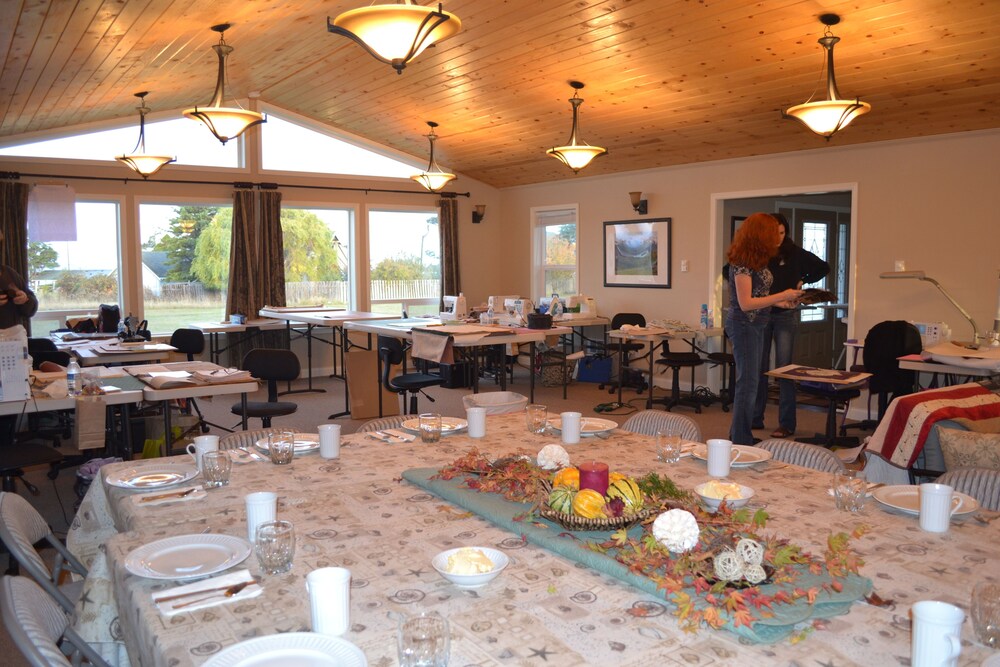 Juan de Fuca Waterfront Hotel & Cottages - photo 20