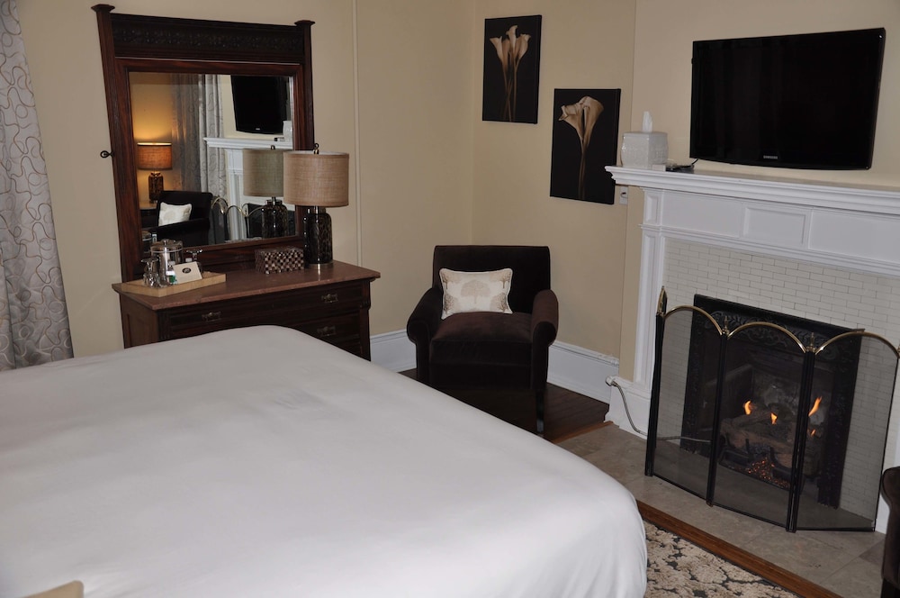 Peter Shields Inn & Restaurant - photo 7