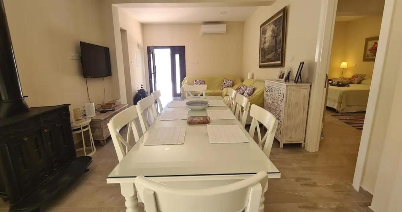 Neo Chorio Town House