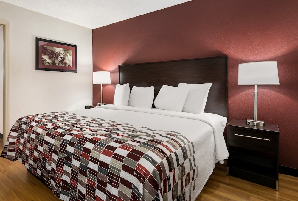Red Roof Inn & Suites Knoxville East - photo 8