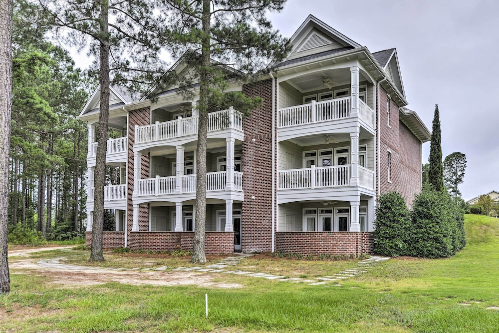 Anderson Creek Resort Condo On Golf Course With Pool — Spring Lake