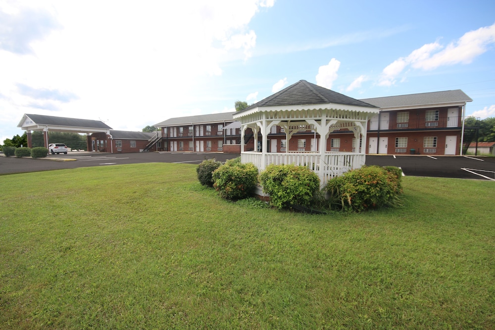 Surry Inn Dobson I 77 Exit 93 - photo 23