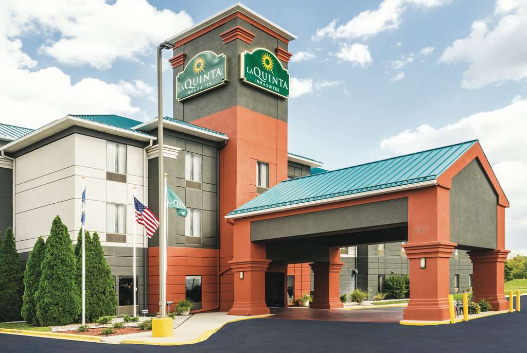 La Quinta Inn & Suites by Wyndham Louisville East - photo 2