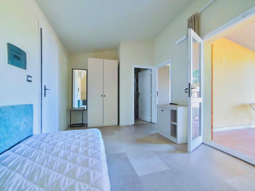 Hotel with swimming pool just 300 mt from the Baia delle Mimose beach