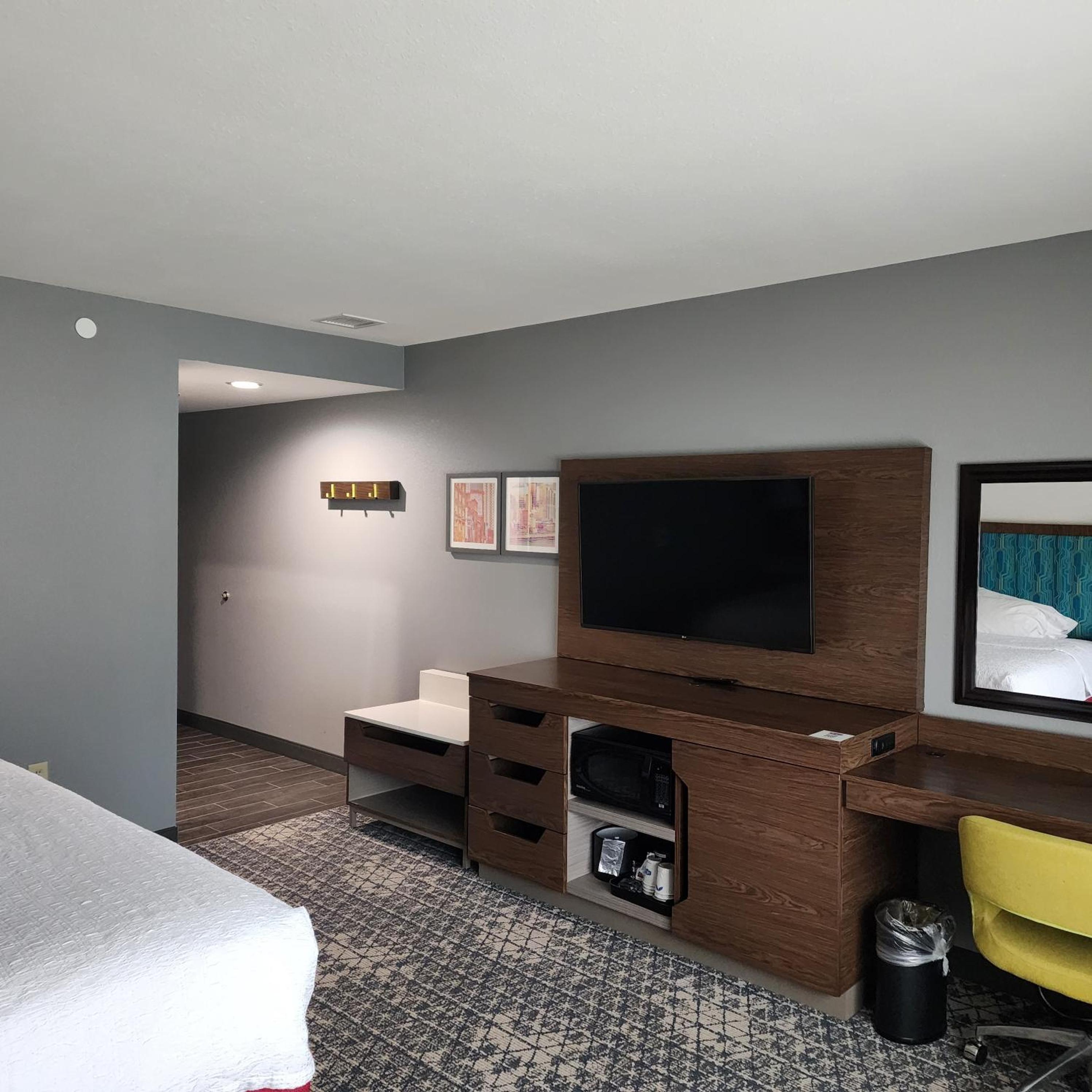 Hampton Inn & Suites Pittsburgh New Stanton - photo 17
