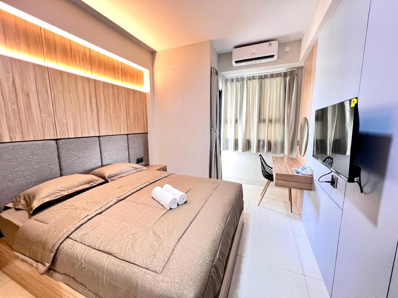 Studio Unit in Baloi Apartment Pool View Free WIFI Smart Tv — 4-Star Luxury Hotel in Batam, Indonesia
