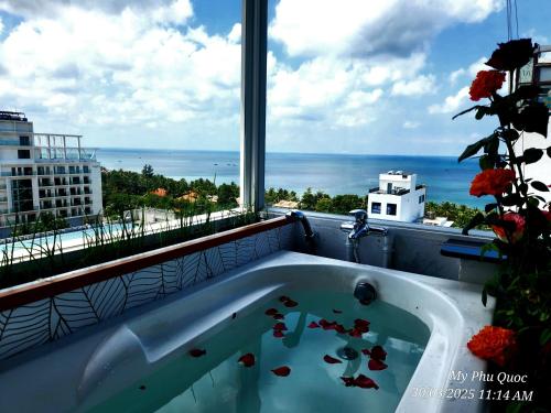 Mi Amor Ocean Penthouse 3 minutes to the beach Downtown — 4-Star Luxury Hotel in Phu Quoc, Vietnam