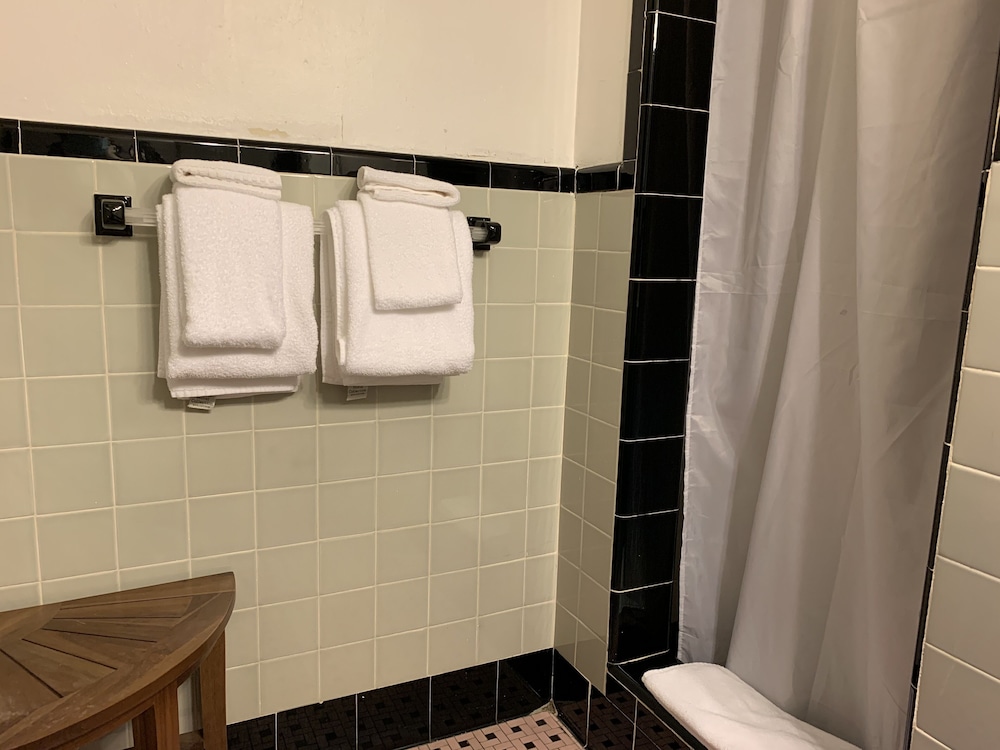 Vineyard Harbor Motel Private Beach - photo 265
