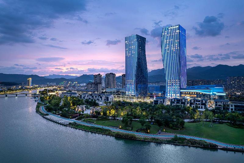 Wyndham Longquan Downtown — 4-Star Luxury Hotel in Longquan, People's Republic of China