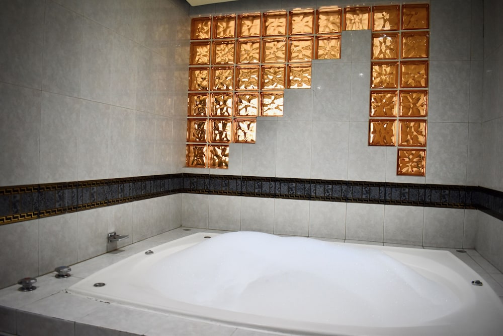 Private spa tub