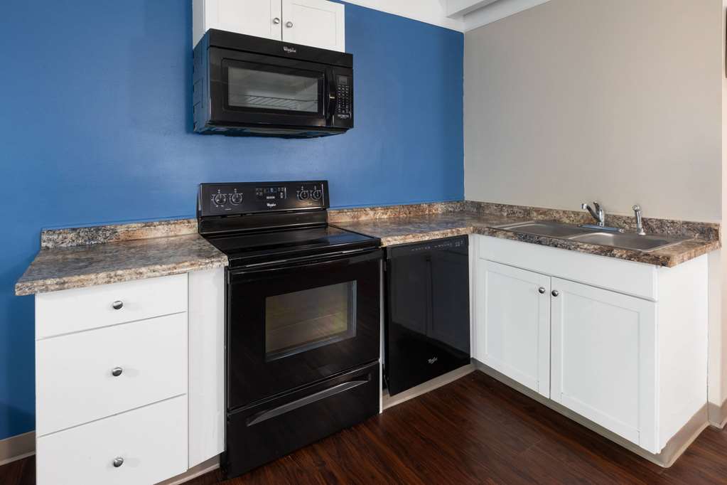 Baymont by Wyndham Bay City - photo 14