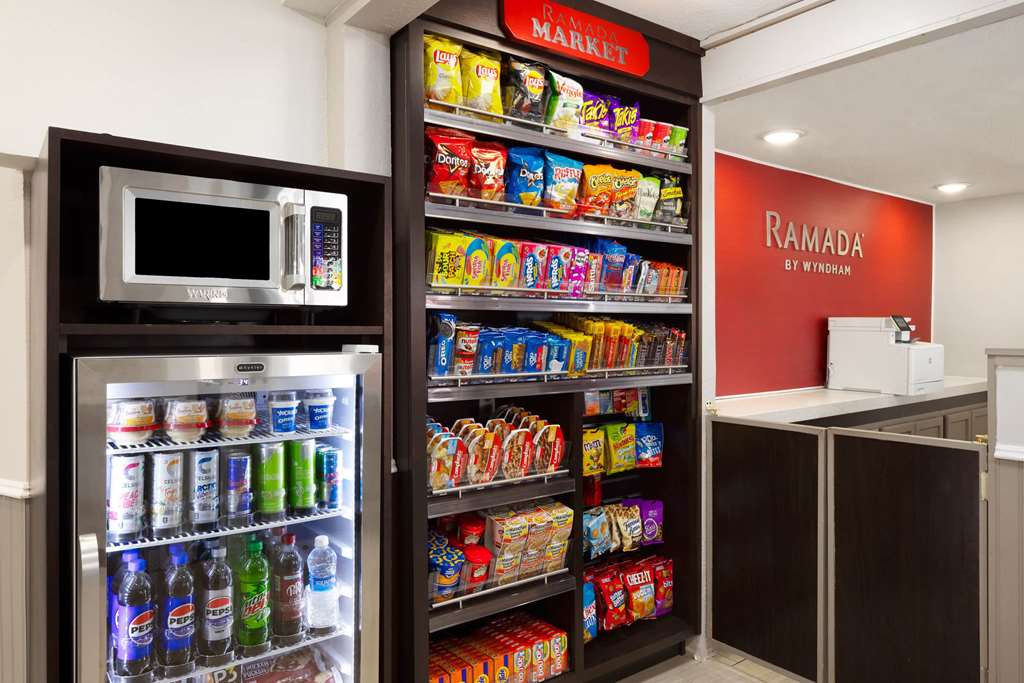 Ramada by Wyndham Medford Airport North - photo 12
