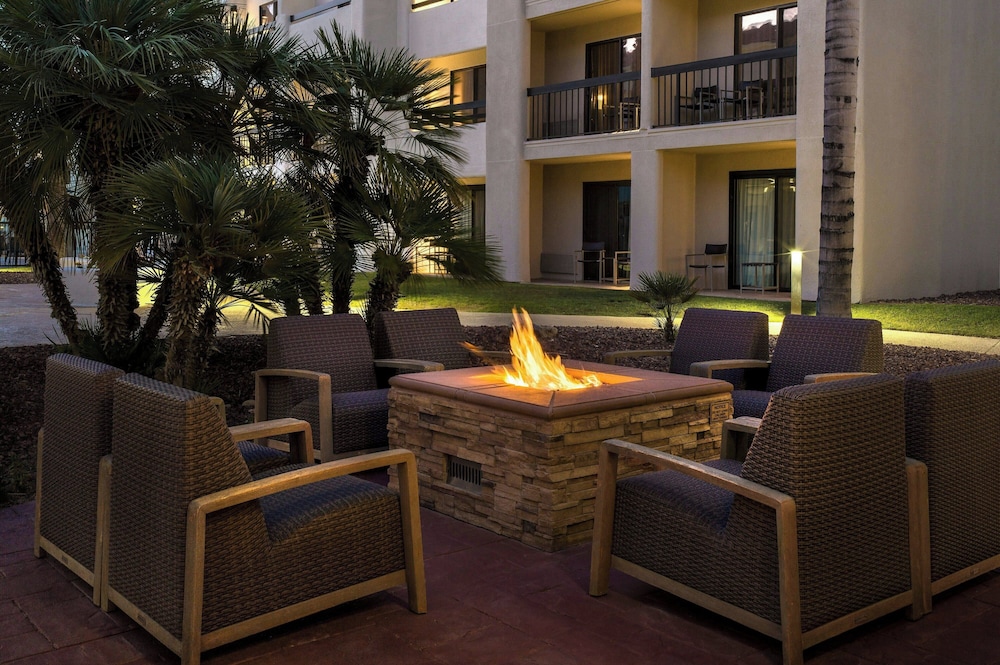 Courtyard By Marriott Palm Springs - photo 35