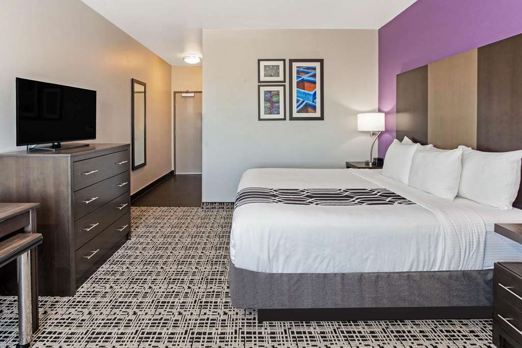 La Quinta Inn & Suites by Wyndham Lubbock South - photo 38