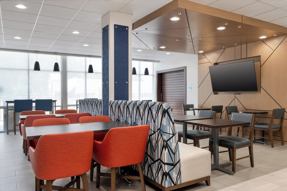 Holiday Inn Express & Suites Stevensville Benton Harbor an IHG Hotel - photo 57
