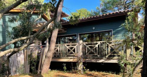 Yamina Lodge — 4-Star Luxury Hotel in Saint-Hilaire-De-Villefranche, France